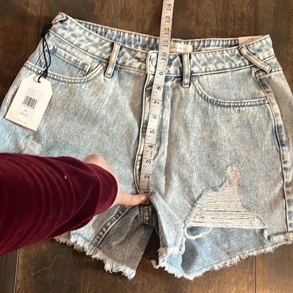 NWT Cleo + Wolf Women's Light Wash Mid Rise Denim Distressed Shorts Sz- 28 - Picture 9 of 16
